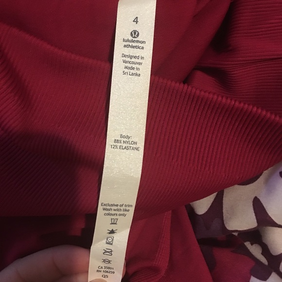 Lululemon size 4 zone in pants - Picture 5 of 5